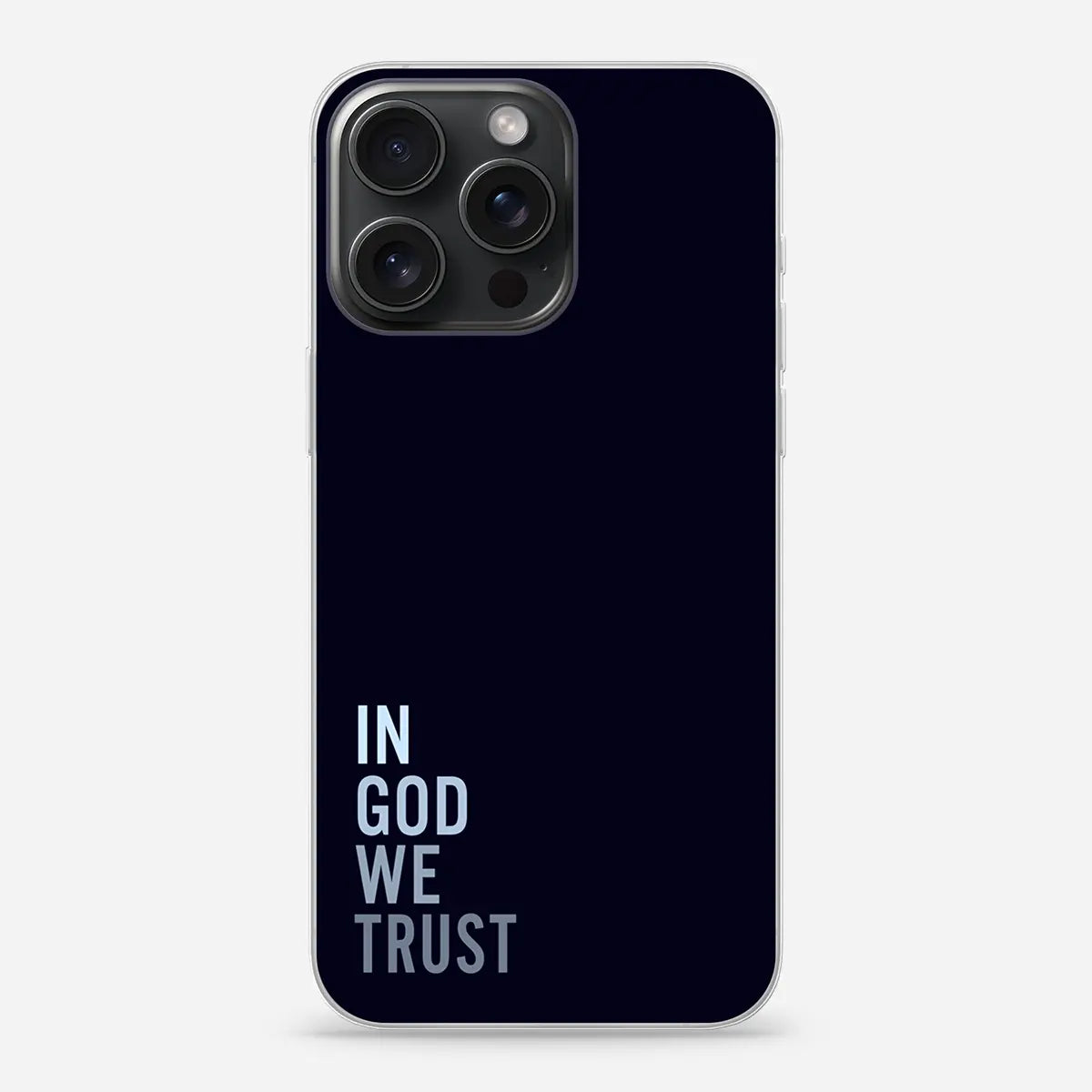 IN GOD WE TRUST telefoonhoesje uit de Faithdriven Youth-serie – minimalistisch design met witte letters en subtiele glow op donkere achtergrond