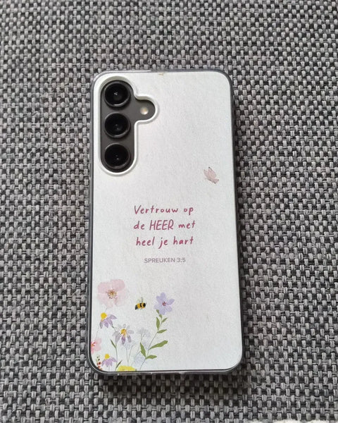 Samsung met hoesje Vertrouw op de HEER met heel je hart, Spreuken 3:5, met bloemen, op grijze stof