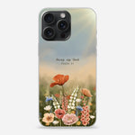 Christelijk softcase telefoonhoesje Hoop op God van Art by Claudia, met een rode klaproos tussen wilde bloemen